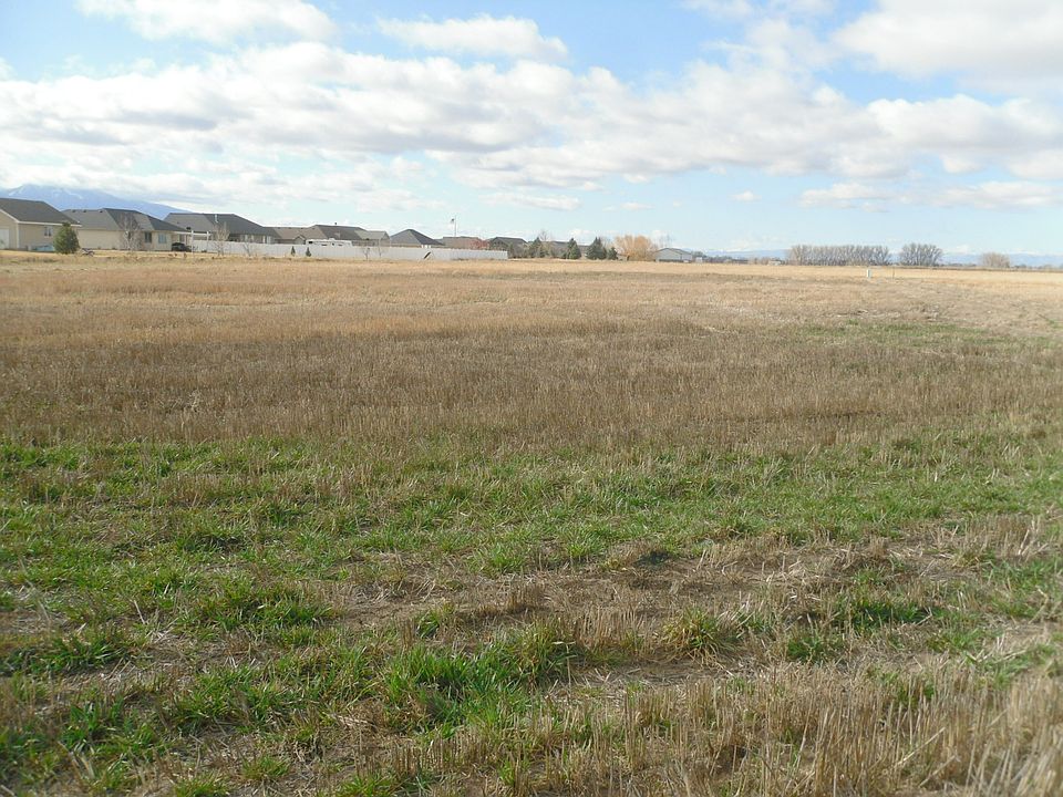 Country acres near river!