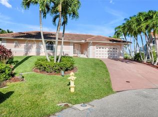 214 Trade Winds Ave, Naples, FL 34108