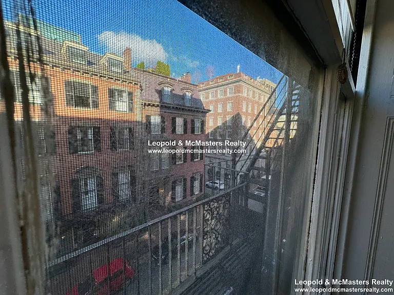 20 Mount Vernon St #202 — Photo 3
