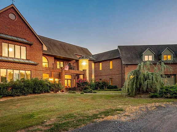 3rd image of 314 Friendship Manor Dr