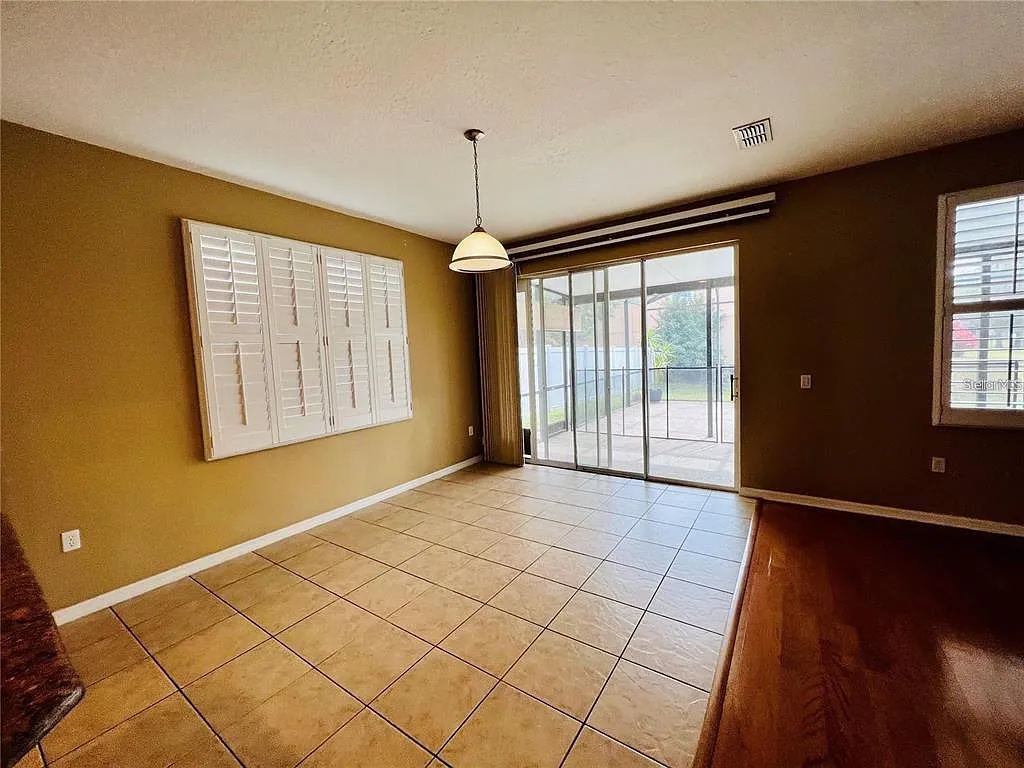 4 bed, 3.0 bath, 2411 sqft, $3,100 — Photo 4