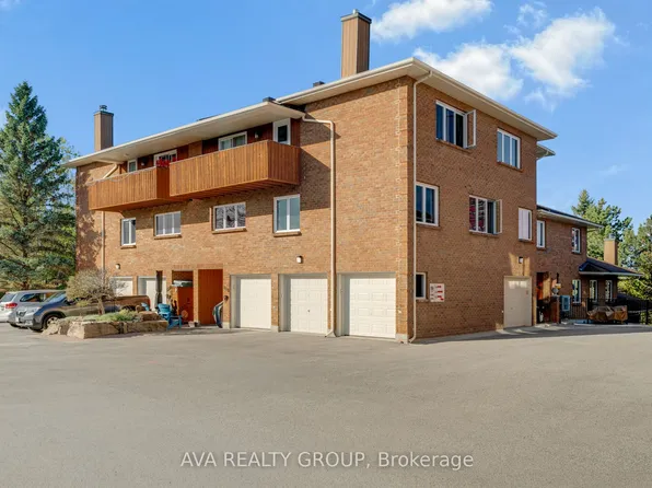 106 Stratas Ct #7, Kanata, ON K2L 3K4