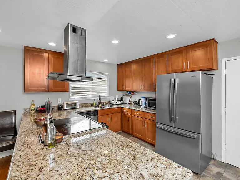 771 Ormonde Dr — Photo 6