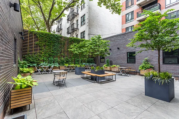 Rented by Bond New York | media 35