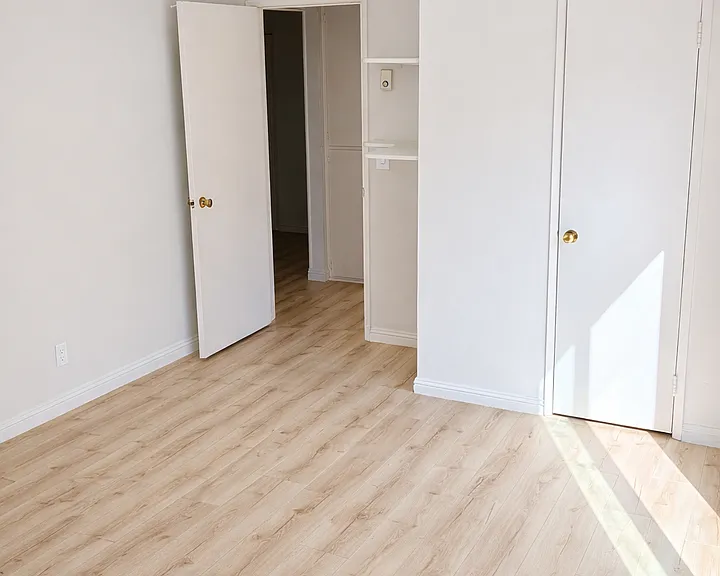 4560 Maple Ave #127 — Photo 11
