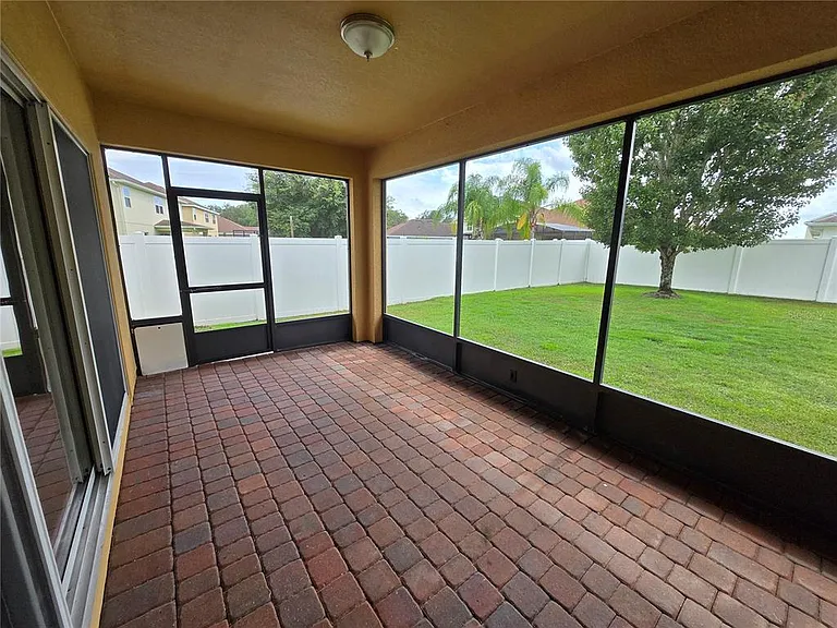 2246 Waukegan Dr — Photo 31