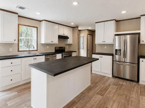 709 Auction Rd, Waynesville, GA 31566