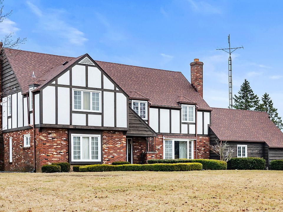 1st image of 6735 N Woodlawn Dr