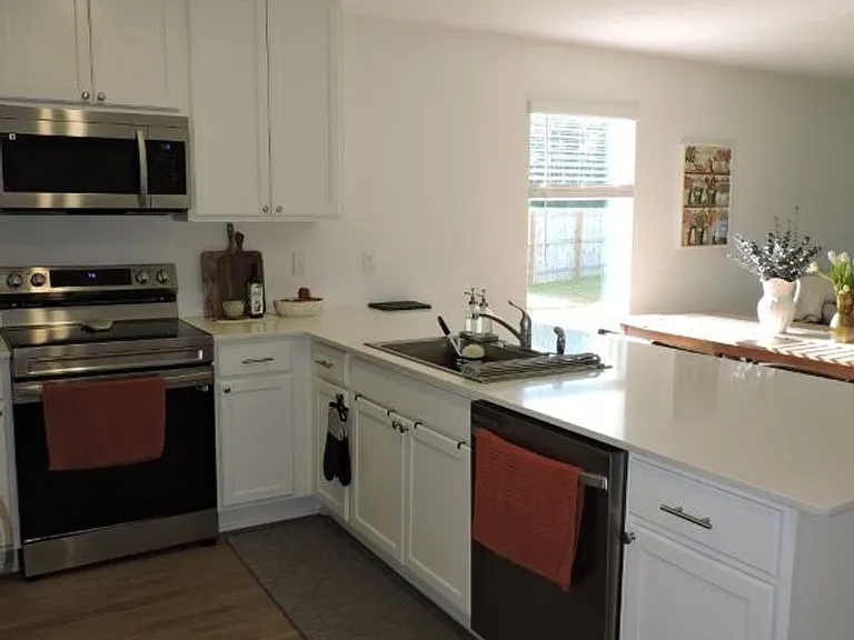 4664 Carlstrom Ln — Photo 11