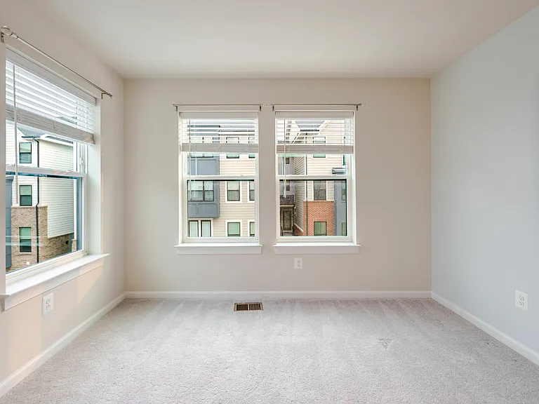 2401 Stella Pl — Photo 14