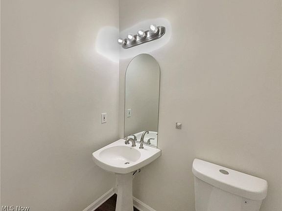5th image of 23275 Woodview Dr