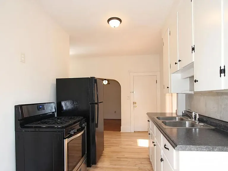 33-37 Grant St / 60 Clarke St — Photo 5