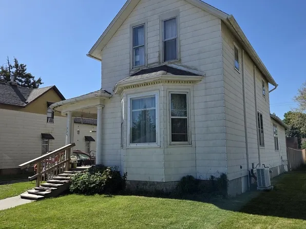 335 6th Ave N, Clinton, IA 52732