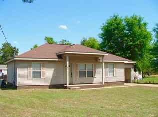 40 W Honeysuckle St, Defuniak Springs, FL 32433