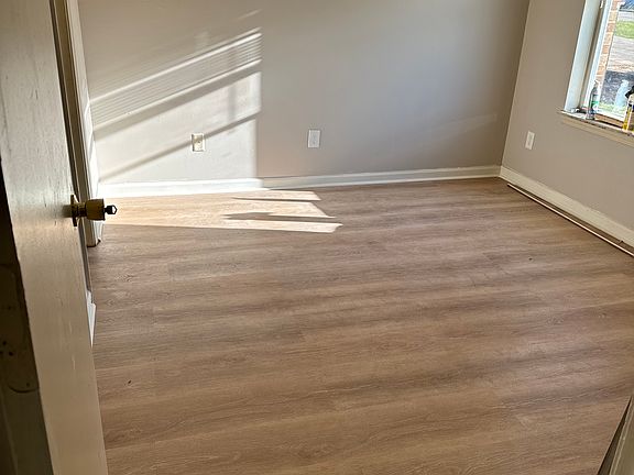 2nd image of 1913 Tischer Rd APT A