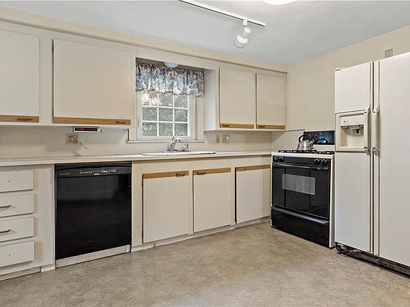 3rd image of 15 Brae St