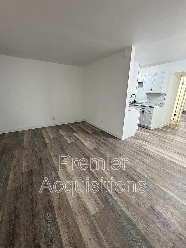 Building Photo - 1101 S 74th St #13