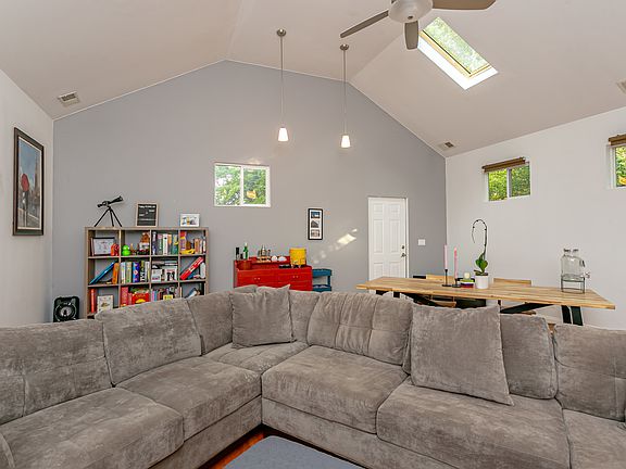 2nd image of 4226 N Melvina Ave