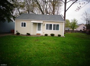 22411 Haynes Ave, Farmington Hills, MI 48336