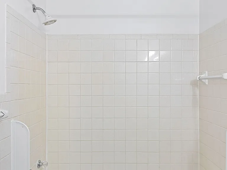 210 S Monroe St — Photo 17