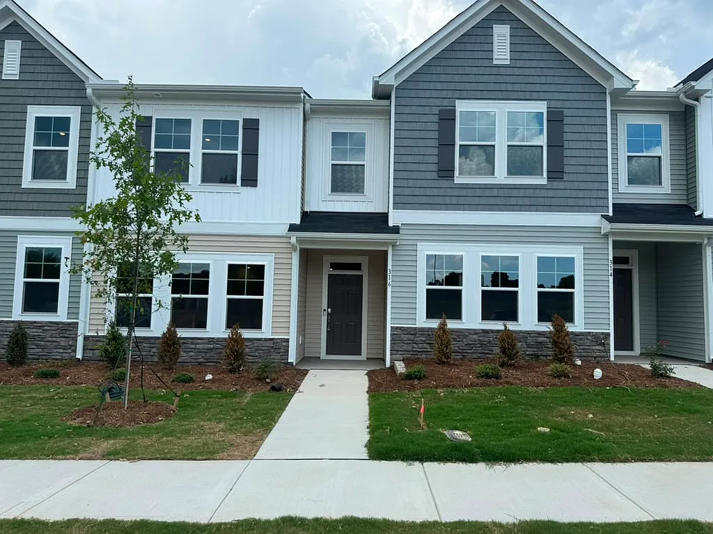3 bed, 2.5 bath, 1939 sqft, $1,945 — Photo 1