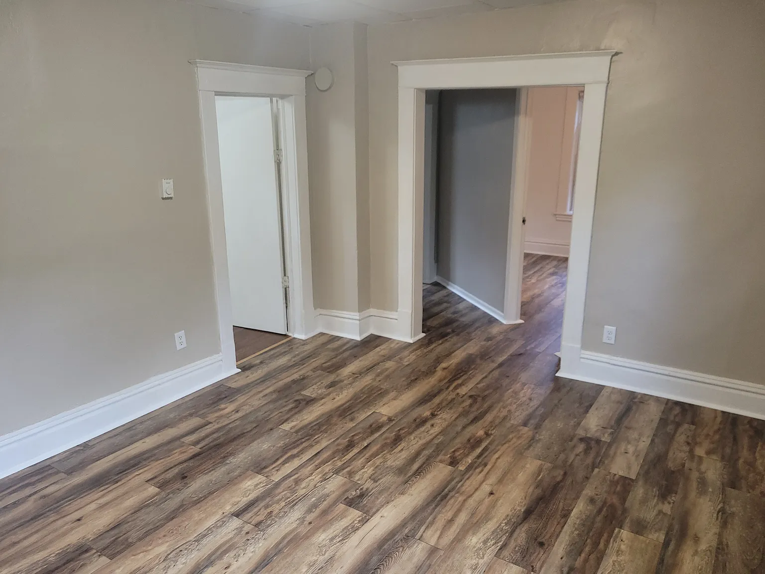 3 bed, 800 sqft, $1,585 — Photo 3