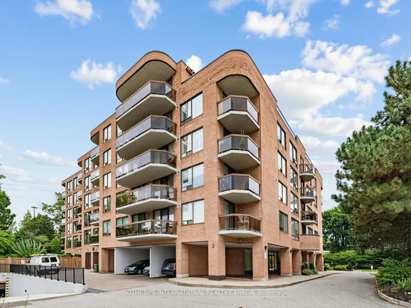 96 Fifeshire Rd #501, Toronto, ON M2L 2X9