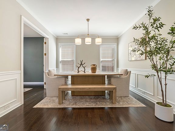 4th image of 2049 Lakeview Bend Way