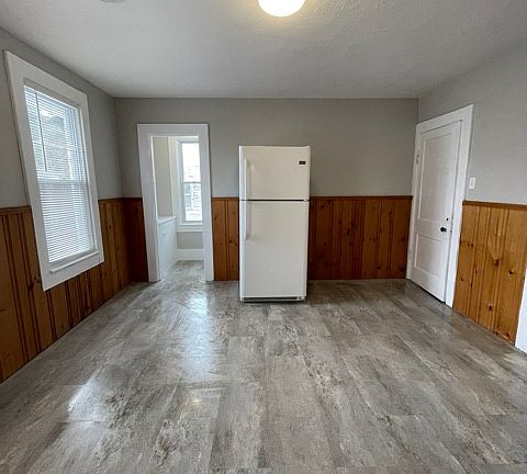 4th image of 1374 E 41st St #2