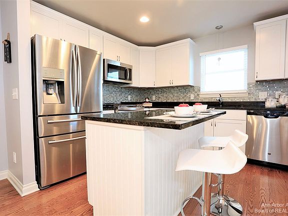 4th image of 408 Vanessa Ct