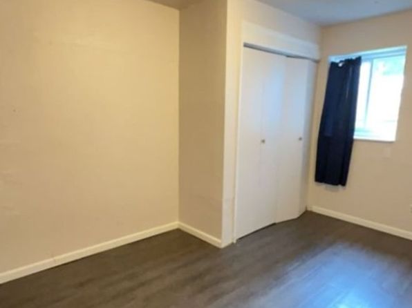 552 SE Pacific Ave #10