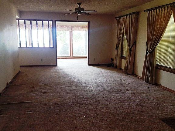 3rd image of 1210 Pleasant Valley Dr
