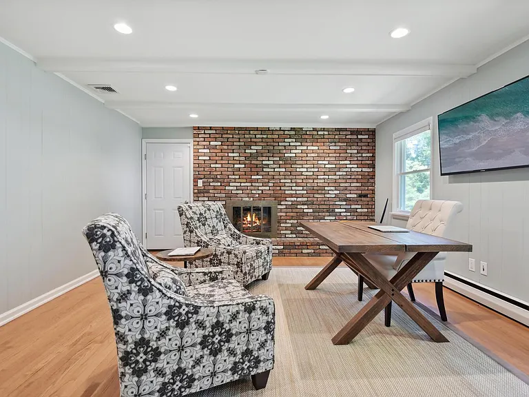204 Deerfield Ln — Photo 11
