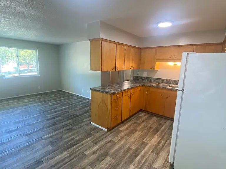 401 S Holly St — Photo 36