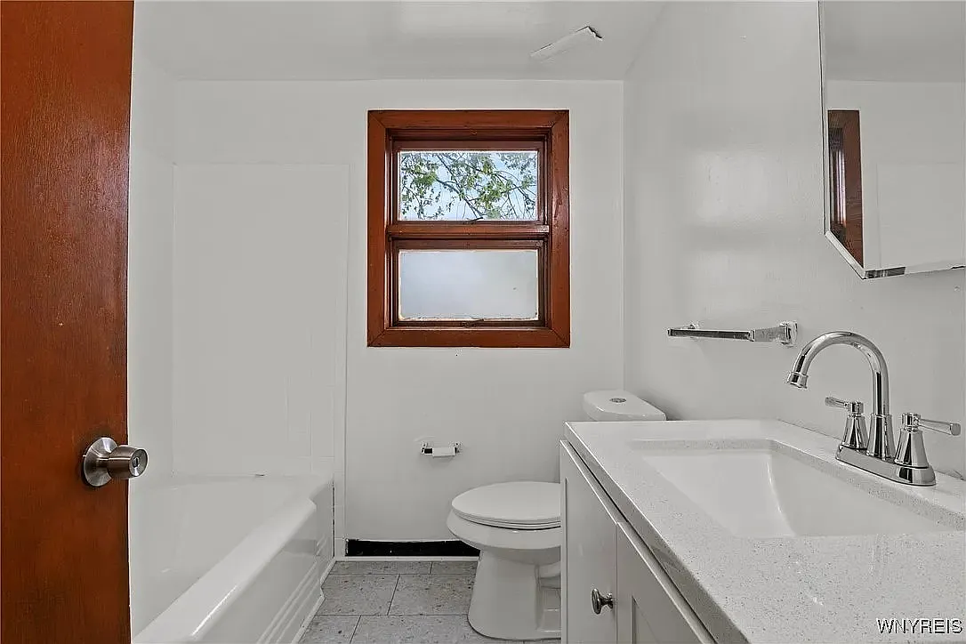 2 bed, 1100 sqft, $1,400 — Photo 3