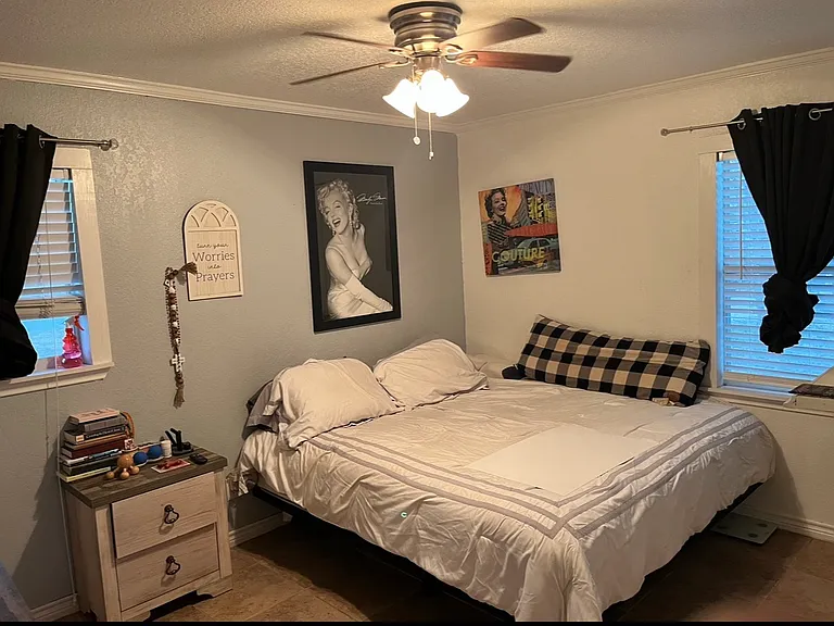 111 W Sabinal St — Photo 3