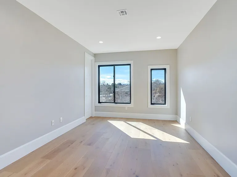 Jocelyn Court Townhomes — Photo 28