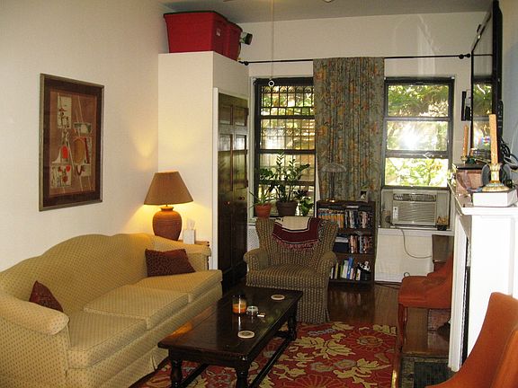 3rd image of 319 W 82nd St APT 4R
