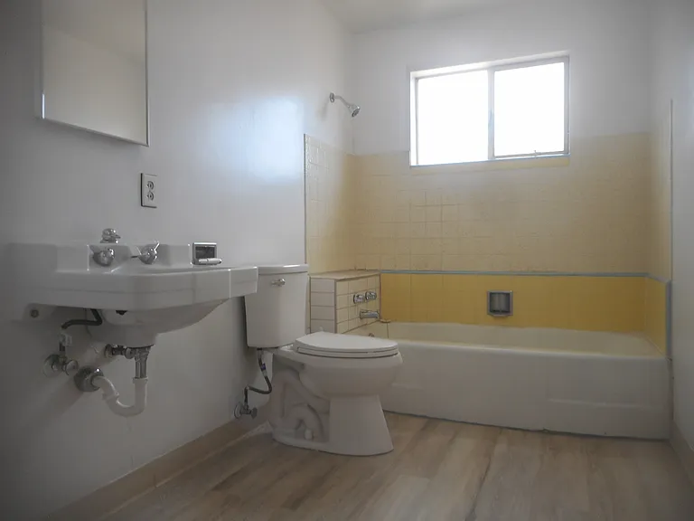 1559 G St — Photo 14