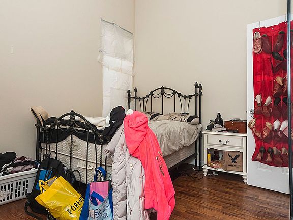 3rd image of 1657 N Campbell Ave APT 1R