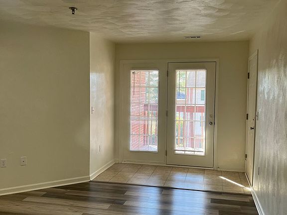 4th image of 106 Collegiate Ct APT 24