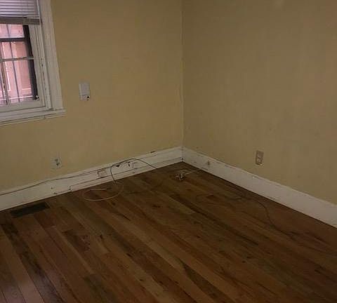 3rd image of 3931 Pine St APT 1R