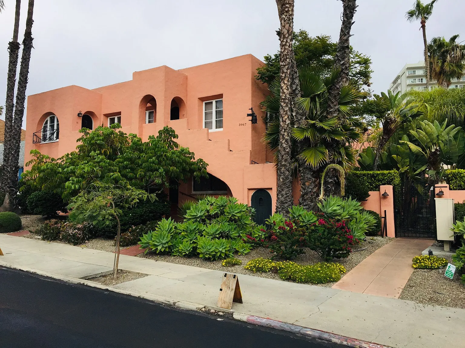 Santa Fe Court — Photo 2