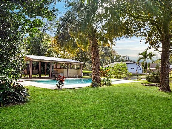 4th image of 320 Seminola Blvd