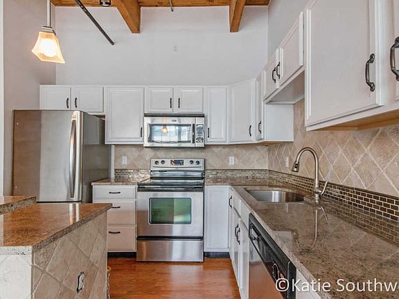 5th image of 940 Monroe Ave NW #442