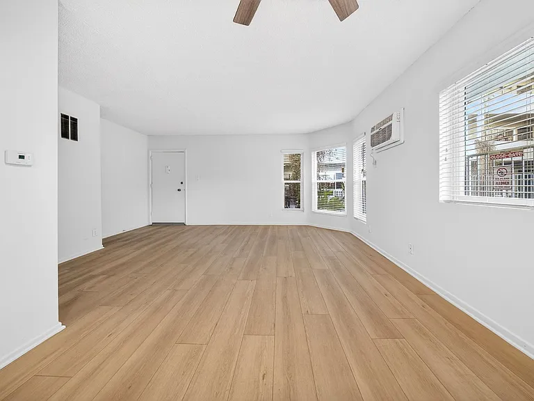 1815 N. Harvard Blvd — Photo 10