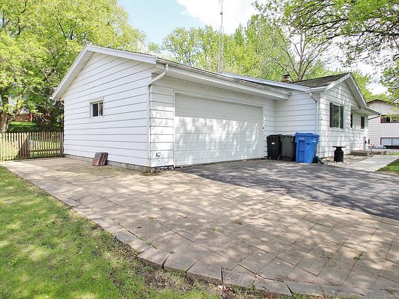 3rd image of 1517 Greencrest Dr