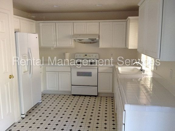 5th image of 295 NE Autumnwood Ter