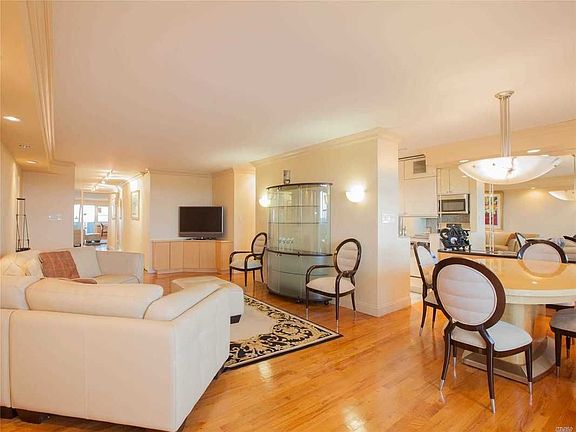 3rd image of 6636 Yellowstone Blvd APT 24F