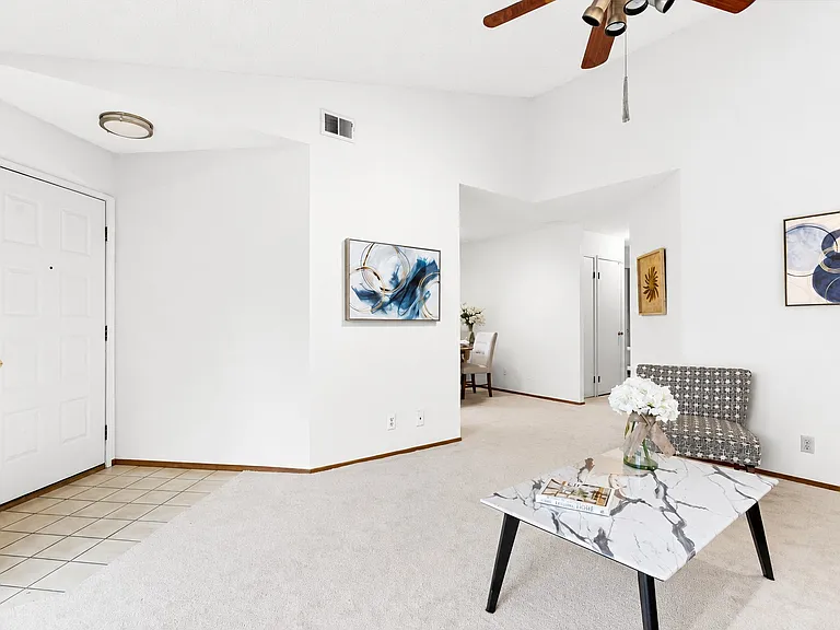 1034 Cedar Gables Dr — Photo 8